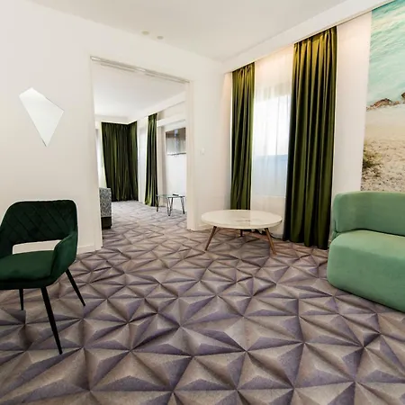 Hotel Luxe-3